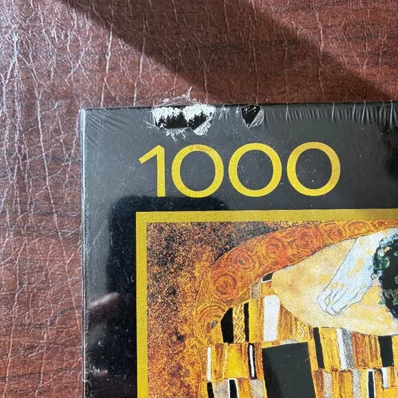 NWT 1000 Piece Gustav Klimt "The Kiss" Puzzle from Japan - Picture 2 of 4